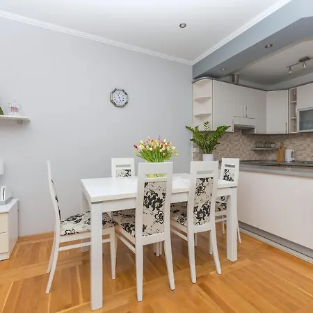 Apartament Long *