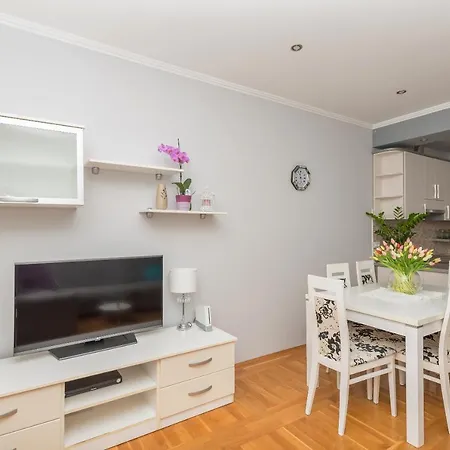 Apartament Long *