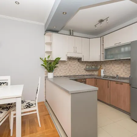 Apartament Long *