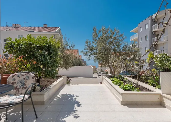 Long Apartment Makarska