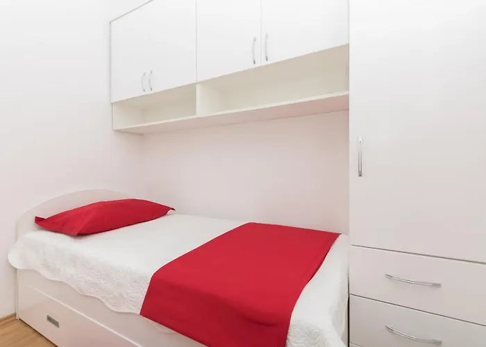 Long Макарська