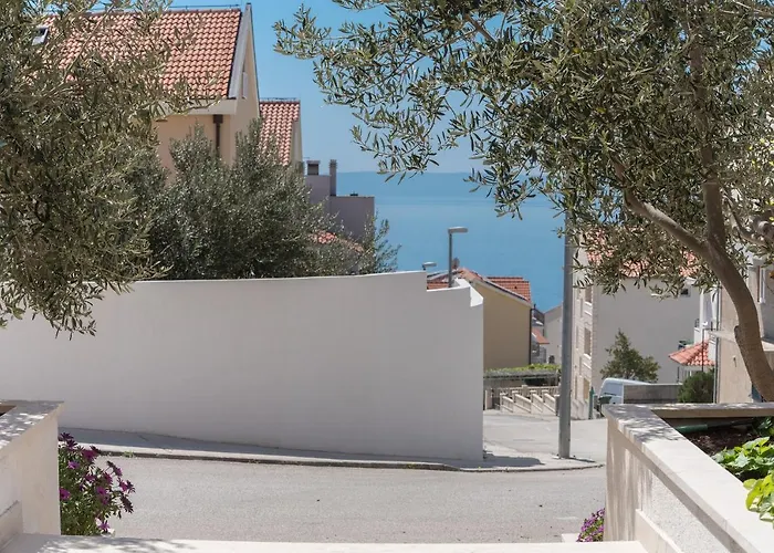 Апартаменти Long *